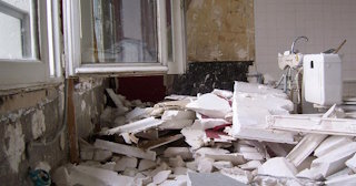Демонтаж хрущевки в слободском - удаление старых полов и стен по выгодной цене от 1748 рублей.